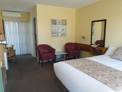 Moon River Motor Inn - Flights 1