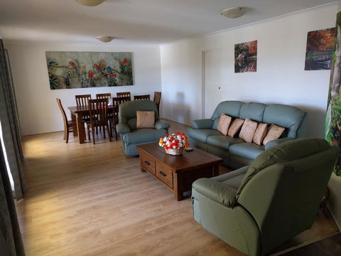 Mountain View Beach House - Flights 3