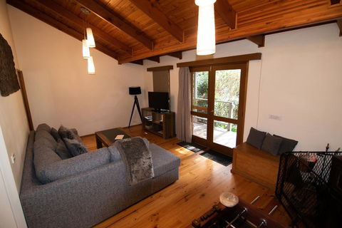 Mystic View Cottage - Flights 2