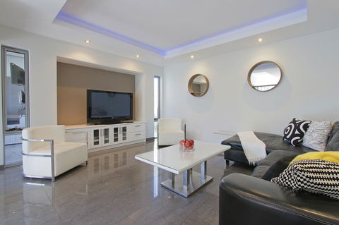 Ambar Villa Between City And Freo - Flights 2