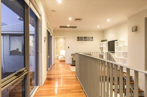 Ambar Villa Between City And Freo - Flights 20