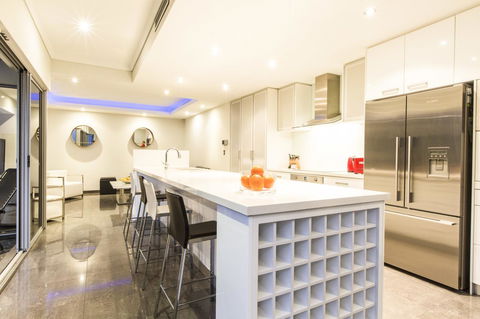 Ambar Villa Between City And Freo - Flights 12