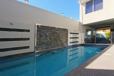 Ambar Villa Between City And Freo - Flights 3