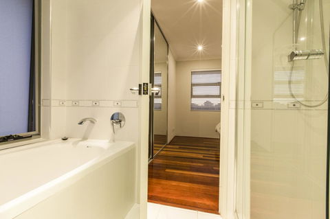 Ambar Villa Between City And Freo - Flights 19