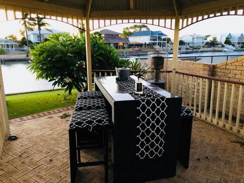LA ANCHOR ON THE CANALS (MANDURAH) - Flights 9