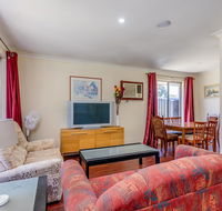 Brilliant neat convenient family-friendly house - Flights