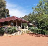Eleebana Guest House - Flights