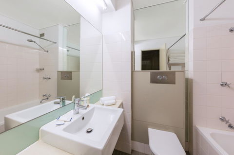Best Western Plus Launceston - Flights 10