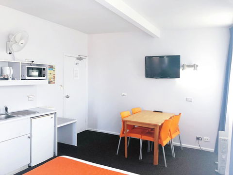 Waterfront Lodge Motel - Flights 7