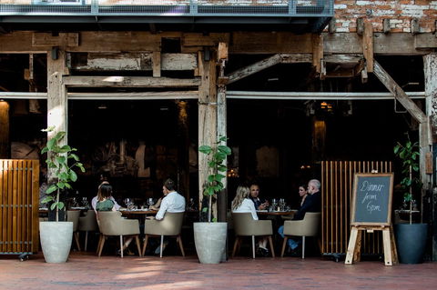 The Henry Jones Art Hotel - Flights 7
