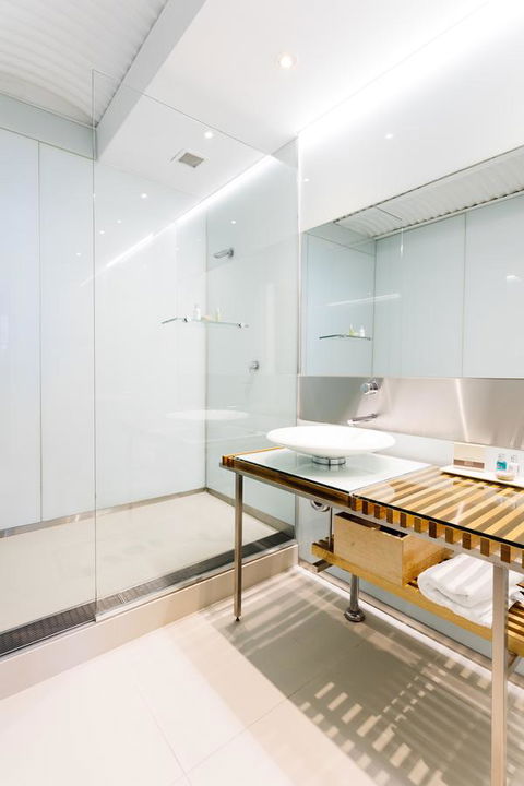 The Henry Jones Art Hotel - Flights 43