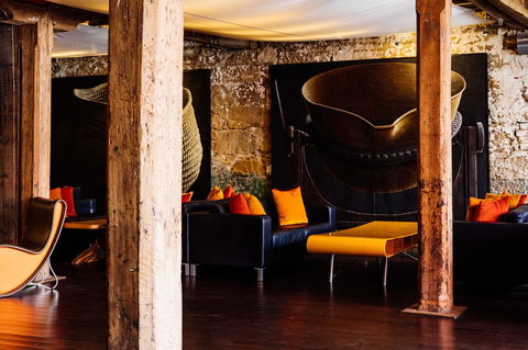 The Henry Jones Art Hotel - Flights 11