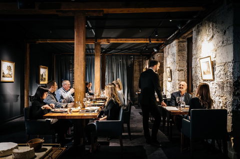The Henry Jones Art Hotel - Flights 13