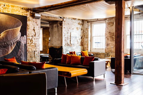 The Henry Jones Art Hotel - Flights 18
