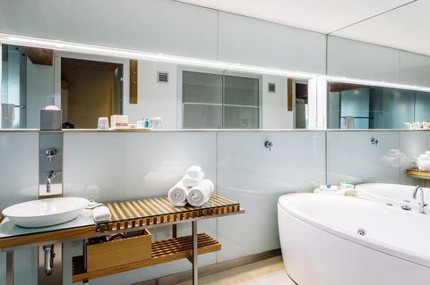 The Henry Jones Art Hotel - Flights 41