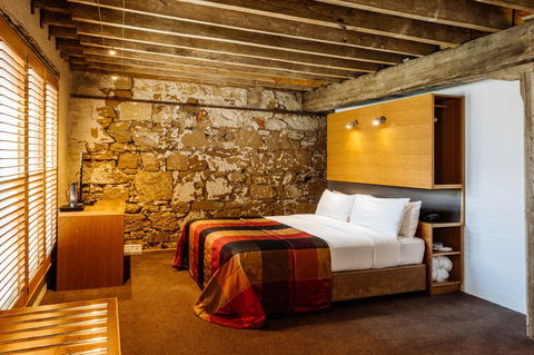 The Henry Jones Art Hotel - Flights 16