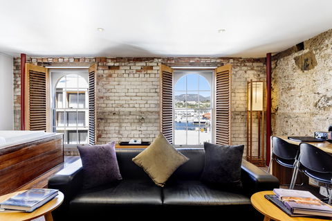 The Henry Jones Art Hotel - Flights 26