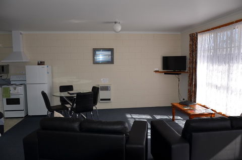 Castaway Holiday Apartments - Flights 14