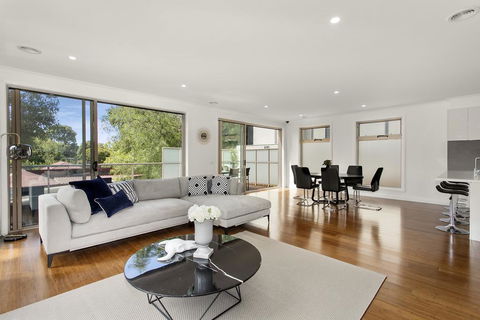 NEW Inner Melb Luxury Modern Grand Holiday House - Great Location, Wifi, Parking - Flights 1