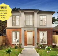 NEW Inner Melb Luxury Modern Grand Holiday House - Great Location Wifi Parking - Flights