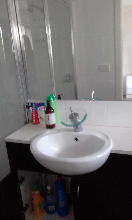 Nice Single Room In Modern Townhouse - Flights 0