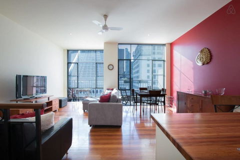 Noah - Central City Location With Views & Parking - Flights 0