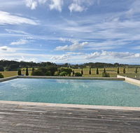 Noble Willow Homestead Lovedale. Super Spacious with views and pool - Flights