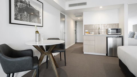 Oaks Toowoomba Hotel - Flights 2