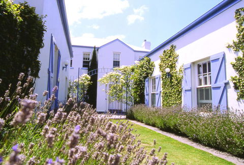 Oscars Waterfront Boutique Hotel - Flights 2