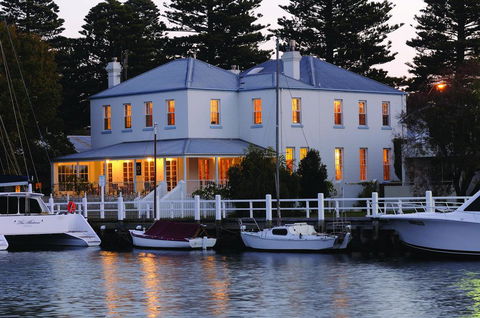 Oscars Waterfront Boutique Hotel - Flights 3