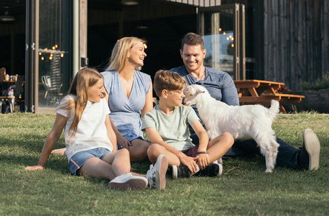 Paradise Country Farmstay - Flights 2