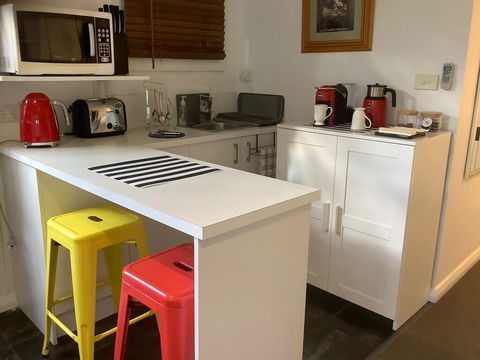 Petite Provence Cottage - Flights 2