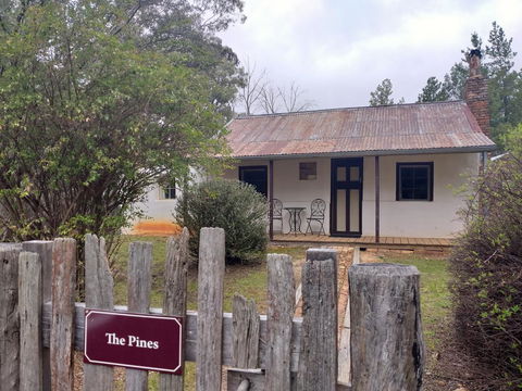 Pines Cottage - Flights 0