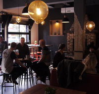 Pint On Punt Backpackers - Flights