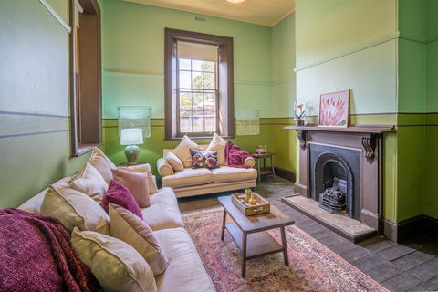 Post Office Residence - Flights 1