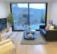 Pride Bentleigh Apartment with Private Garden - Flights