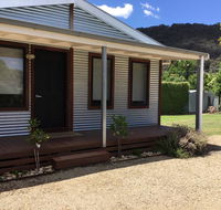Rail Trail Cottage - Flights