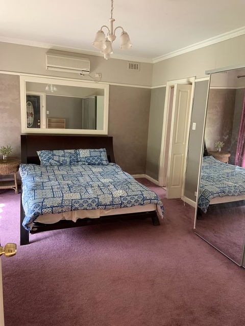 Rebecca Self Service Guest House Walk To La Trobe Uni - Flights 0