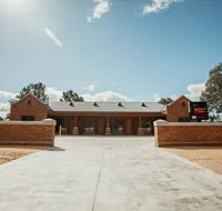 Red Waratah Accommodation - Flights