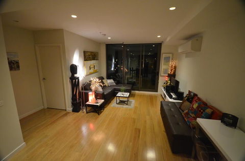 Riverside Resort Apartment - Flights 2