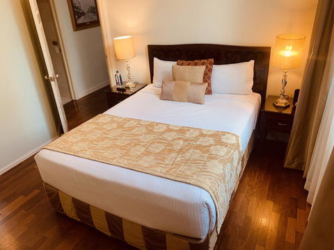 Royal Albert Hotel - Flights 2