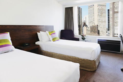 Rydges Melbourne - Flights 3