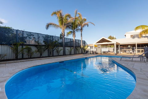 Sails Geraldton Accommodation - Flights 0