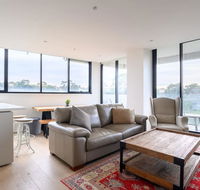Sanctuary Resort-Style on the Banks of the Yarra - Flights