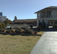 Sapphire City Motor Inn - Flights