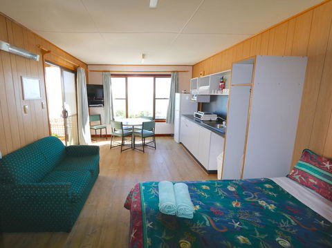 Sea Vu Caravan Park - Flights 2