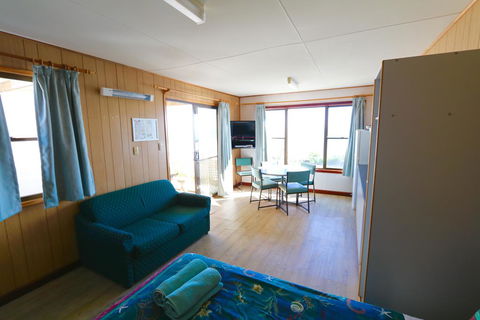 Sea Vu Caravan Park - Flights 3