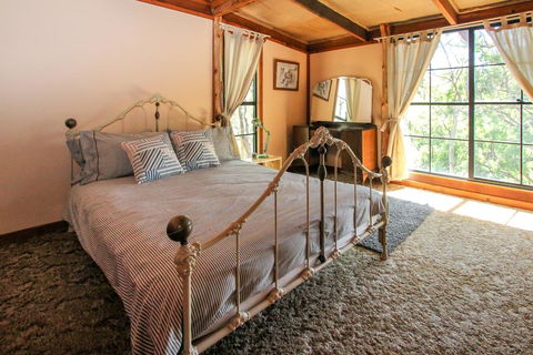 Shady Creek Eco Cabin, Peaceful Country Getaway - Flights 0