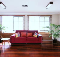 Spacious and cozy home next to Glen Waverley - Flights