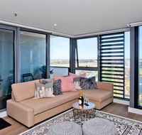 Spectacular Private Balcony Views with Pool - Flights